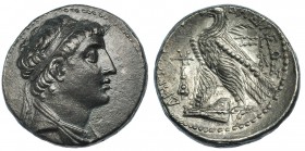 REYES DE PERSIA. Demetrio II. Tiro. Tetradracma ( 146-139 a.C.). A/ Busto diademado a der. R/ Águila de pie a izq., sobre proa, detrás palma; en el ca...