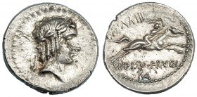 CALPURNIA. Denario. Roma (90-89 a.C.). A/ Número detrás de la cabeza. R/ Número encima del jinete, debajo: L. PISO FRVGI y ROMA en monograma. FFC-232....