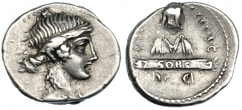 PLAETORIA. Denario. Roma (69 a.C.). A/ Busto de mujer a der. R/ Busto de la dios...