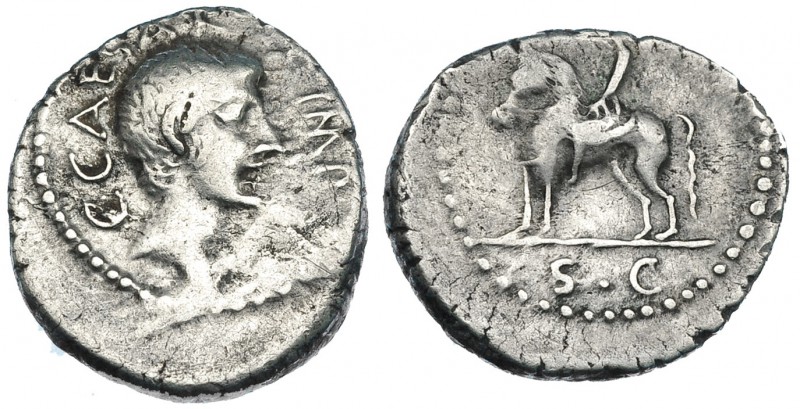 AUGUSTO. Denario. Ceca provisional (42 a.C.). A/ Estatua ecuestre de Augusto a i...