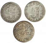 3 monedas de 2 reales. Barcelona. 1708, 1709 y 1710. BC+/MBC-.