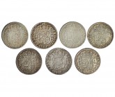 Colección de 7 monedas de 2 reales diferentes. Madrid (3), México (2, una colgada y otra con agujero) y Sevilla (2). De BC+ a MBC.