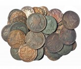 Colección de 54 monedas de cobre diferentes. Maravedí (3), 2 maravedís (15), 4 maravedís (18), 8 maravedís (18). Una con agujero. De BC a MBC+.