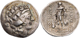 OSTKELTEN TYP INSEL THASOS
 AR-Tetradrachme 148-90/80 v. Chr. Vs.: Kopf des Dionysos mit Efeukranz n. r., Rs.: Herakles steht mit Löwenfell und Keule...