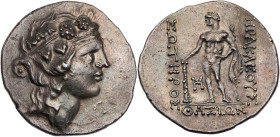 THRAKIEN THASOS
 AR-Tetradrachme 148-90/80 v. Chr. Vs.: Kopf des Dionysos mit Efeukranz n. r., Rs.: Herakles steht mit Löwenfell und Keule v. v., Kop...