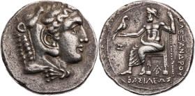 MAKEDONIEN, KÖNIGREICH
Alexander III., 336-323 v. Chr. AR-Tetradrachme 324/3-320 v. Chr. Arados Vs.: Kopf des Herakles mit Löwenskalp n. r., Rs.: Zeu...