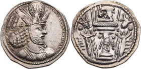 SASANIDEN
Shapur II., 309-379 n. Chr. AR-Drachme Mzst. IX ("Kabul") Vs.: Büste in Ornat mit Krone n. r., Rs.: Feueraltar mit Büste n. r. zwischen zwe...