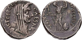 IMPERATORISCHE PRÄGUNGEN
P. Sepullius Macer für C. Iulius Caesar, 44 v. Chr. AR-Denar Rom Vs.: CAESAR - DICT PERPETVO, verschleierter Kopf mit Lorbee...