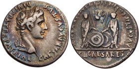 RÖMISCHE KAISERZEIT
Augustus, 27 v.-14 n. Chr. AR-Denar 2/1 v. Chr. Lugdunum Vs.: CAESAR AVGVSTVS DIVI F PATER PATRIAE, Kopf mit Lorbeerkranz n. r., ...