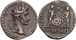 RÖMISCHE KAISERZEIT
Augustus, 27 v.-14 n. Chr. AR-Denar 2/1 v. Chr. Lugdunum Vs.: CAESAR AVGVSTV[S] DIVI F PATER PATRIAE, Kopf mit Lorbeerkranz n. r....