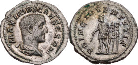 RÖMISCHE KAISERZEIT
Maximus Caesar, 236-238 n. Chr. AR-Denar 236/237 n. Chr. Rom Vs.: MAXIMVS CAES GERM, drapierte Büste n. r., Rs.: PRINC IVVENTVTIS...