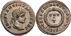 RÖMISCHE KAISERZEIT
Constantinus II. Caesar, 317-337 n. Chr. AE-Follis 320-321 n. Chr. Siscia, 5. Offizin Vs.: CONSTANTINVS IVN NOB C, Kopf mit Lorbe...