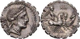 RÖMISCHE REPUBLIK
C. Naevius Balbus, 79 v. Chr. AR-Denar (Serratus) Rom Vs.: Kopf der Venus mit Diadem n. r., dahinter S·C, Rs.: Victoria in Triga n....