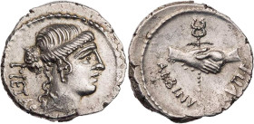 RÖMISCHE REPUBLIK
D. Iunius Brutus Albinus, 48 v. Chr. AR-Denar Rom Vs.: PIETAS, Kopf der Pietas n. r., Rs.: ALBINV[S · B]RVTI·F, Handschlag (dextrar...