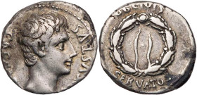 RÖMISCHE KAISERZEIT
Augustus, 27 v.-14 n. Chr. AR-Denar 19 v. Chr. Mzst. in Spanien, Colonia Patricia (?) Vs.: CAESAR [AV]GVSTVS, Kopf n. r., Rs.: OB...