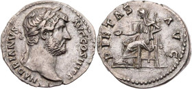 RÖMISCHE KAISERZEIT
Hadrianus, 117-138 n. Chr. AR-Denar 130 n. Chr. Rom Vs.: HADRIANVS AVG COS III P P, Kopf mit Lorbeerkranz n. r., Rs.: PIETAS AVG,...
