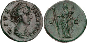 RÖMISCHE KAISERZEIT
Diva Faustina I., gest. 141 n. Chr. AE-As nach 141 n. Chr. Rom Vs.: DIVA FAVSTINA, drapierte Büste n. r., Rs.: Vesta steht mit La...