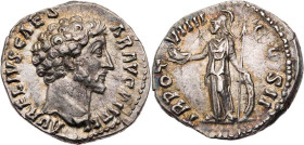 RÖMISCHE KAISERZEIT
Marcus Aurelius Caesar, 139-161 n. Chr. AR-Denar 154/155 n. Chr. Rom Vs.: AVRELIVS CAES-AR AVG PII FIL, Kopf n. r., Rs.: TR POT V...