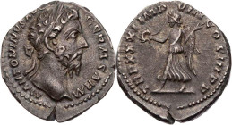 RÖMISCHE KAISERZEIT
Marcus Aurelius, 161-180 n. Chr. AR-Denar 177 n. Chr. Rom Vs.: M ANTONINVS AVG GERM SARM, Kopf mit Lorbeerkranz n. r., Rs.: TR P ...
