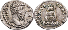 RÖMISCHE KAISERZEIT
Divus Lucius Verus, gest. 169 n. Chr. AR-Denar 169 n. Chr. Rom Vs.: DIVVS VERVS, Kopf n. r., Rs.: CONSE-CRATIO, vierstufiger Rogu...