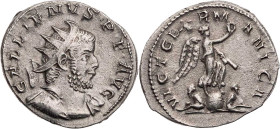 RÖMISCHE KAISERZEIT
Gallienus, 253-268 n. Chr. AR-Antoninian 257-258 n. Chr. Köln Vs.: GALLIENVS · P · F · AVG, gepanzerte Büste mit Strahlenkrone n....