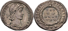 RÖMISCHE KAISERZEIT
Constantius II., 337-361 n. Chr. AR-Siliqua 340-351 n. Chr. Constantinopolis, 1. Offizin Vs.: D N CONSTA-NTIVS AVG, gepanzerte un...