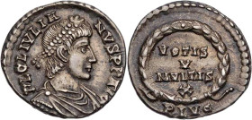 RÖMISCHE KAISERZEIT
Iulianus II., 360/361-363 n. Chr. AR-Siliqua Lugdunum, 1. Offizin Vs.: FL CL IVLIA-NVS PP AVG, gepanzerte und drapierte Büste mit...