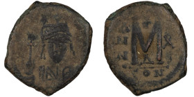 Justinian I. (527-565 AD) Follis. (29mm, 11,40g) Constantinople. Obv: crowned bust facing holding globus cruciger. Rev: ANNO M.