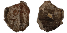 ancient seal impression. sealing wax. (13mm, 0,40g) figure standing left.