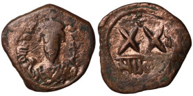 Phocas. (602-610 AD). 20 Nummi. (24mm, 6,44g). Constantinople. Obv: crowned bust facing. Rev: double X.