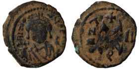 Maurice Tiberius. (582-602 AD). Decanummium. (19mm, 2,42g) Constantinople. Obv: crowned bust facing. Rev: large X.