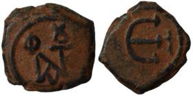 Justin II. (565-578 AD). Pentanummium. (13mm, 2,12g). Constantinople. Obv: large E. Rev. monogram.