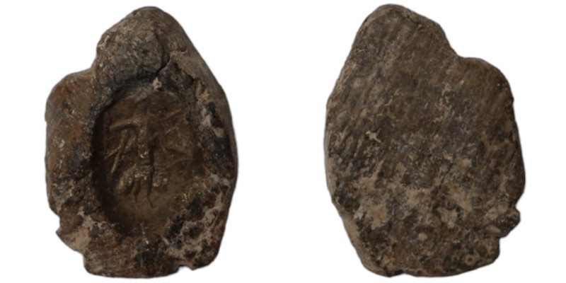 ancient seal impression. sealing wax. (14mm 0,62g) Nike standing right.