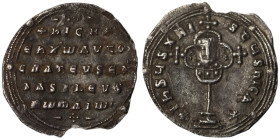 Nikephorus II. Phocas. (963-969 AD). AR Miliaresion. (23mm, 2,59g). Constantinople. Obv: cross crosslet set upon globus above two steps; in central me...