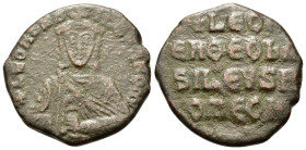 Leo VI (886-912). Æ 40 Nummi (23,7mm, 6.5g). Constantinople. Facing bust, wearing crown and chlamys, holding akakia. R/ Legend in four lines across fi...