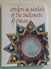 Tinson, Ashley R. Orders & Medals of the Sultanate of Oman. Spink, London 1995. Tela con sovraccoperta. Tavola con ritratto, (10),+ 136 pp. Tavola con...