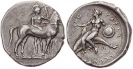 KALABRIEN TARENT
AR-Didrachme/Nomos um 355-340 v. Chr. Vs.: Jüngling steht mit Helm und Lanze hinter Pferd v. v., Kopf n. r., und legt seine Rechte a...