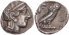 ATTIKA ATHEN
AR-Tetradrachme um 420-412 v. Chr. Vs.: Kopf der Athena mit Helm und Lorbeer n. r., Rs.: Eule steht n. r., Kopf v. v., links Ölzweig neb...