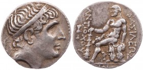 SYRIEN KÖNIGREICH DER SELEUKIDEN
Antiochos II. Theos, 261-246 v. Chr. AR-Tetradrachme Temnos oder Teos Vs.: Kopf mit Diadem n. r., Rs.: Herakles sitz...