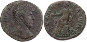 EUBOIA CHALKIS
Lucius Verus, 161-169 n. Chr. AE-Diassarion Vs.: Büste n. r., Rs.: Hera von Chalkis sitzt mit Szepter und Phiale auf Omphalos (oder Ko...