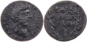 KILIKIEN NINIKA-KLAUDIOPOLIS
Marcus Aurelius, 161-180 n. Chr. AE-As Vs.: IMP AVREL AN-TONINVS, Kopf mit Lorbeerkranz n. r., Rs.: NINICA COLON-IA in L...