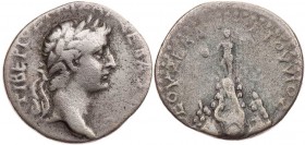 KAPPADOKIEN KAISAREIA / CAESAREA
Tiberius, 14-37 n. Chr. AR-Drachme 17-32 n. Chr. Vs.: Kopf mit Lorbeerkranz n. r., Rs.: Berg Argaios, darauf Statue ...