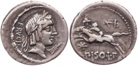 RÖMISCHE REPUBLIK
L. Calpurnius Piso Frugi, 90 v. Chr. AR-Denar Rom Vs.: Kopf des Apollo mit Lorbeerkranz n. r., dahinter FRVGI, unter dem Kinn Ruder...