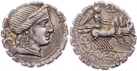 RÖMISCHE REPUBLIK
C. Naevius Balbus, 79 v. Chr. AR-Denar (Serratus) Rom Vs.: Kopf der Iuno mit Diadem n. r., dahinter S·C, Rs.: Victoria in Triga n. ...