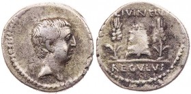 RÖMISCHE REPUBLIK
L. Livineius Regulus, 42 v. Chr. AR-Denar Rom Vs.: Kopf des L. Livineius Regulus n. r., Rs.: [L] LIVINEIVS / REGVLVS, Modius zwisch...