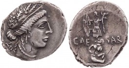 IMPERATORISCHE PRÄGUNGEN
C. Iulius Caesar, gest. 44 v. Chr. AR-Denar 48/47 v. Chr. mobile Heeresmzst. Vs.: Kopf einer Göttin (Venus oder Clementia?) ...