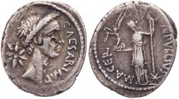 IMPERATORISCHE PRÄGUNGEN
P. Sepullius Macer für C. Iulius Caesar, 44 v. Chr. AR-Denar Rom Vs.: CAESAR IMP, Kopf des Caesar mit Lorbeerkranz n. r., da...