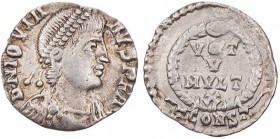 RÖMISCHE KAISERZEIT
Iovianus, 363-364 n. Chr. AR-Siliqua Arelate, 3. Offizin Vs.: D N IOVIA-NVS P F A[VG], gepanzerte und drapierte Büste mit Perlend...
