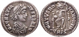 RÖMISCHE KAISERZEIT
Gratianus, 367-383 n. Chr. AR-Siliqua 378-383 n. Chr. Trier Vs.: D N GRATIA-NVS P F AVG, gepanzerte und drapierte Büste mit Perle...