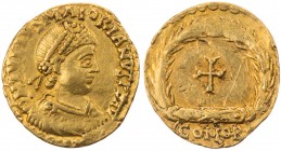 RÖMISCHE KAISERZEIT
Maiorianus, 457-461 n. Chr. AV-Tremissis Ravenna Vs.: D N IVLIVS MAIORIANVS P F AVc, gepanzerte und drapierte Büste mit Perlendia...